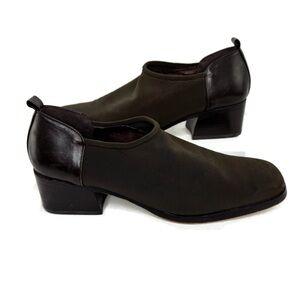 Donald J. Pliner Dark Brown and Low Heel 7.5 Narrow